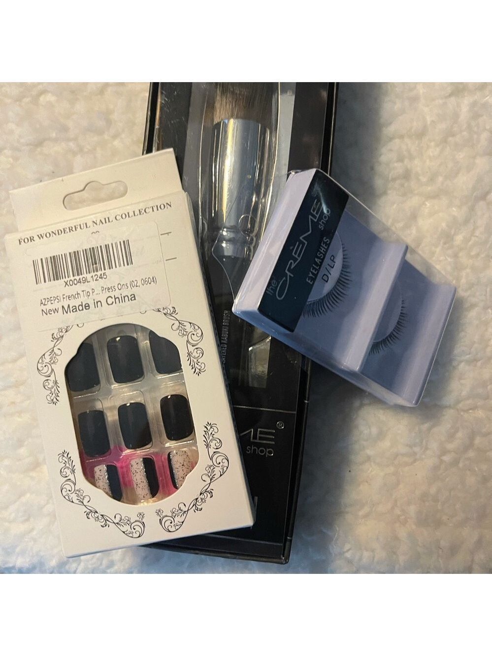 Crème Black Lashes Set with makeup brush and nails bundle new in box
